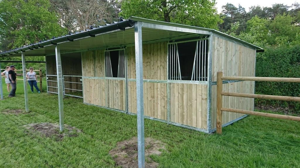 Zeer degelijke Paardenstallen en schutstallen, Dieren en Toebehoren, Stalling