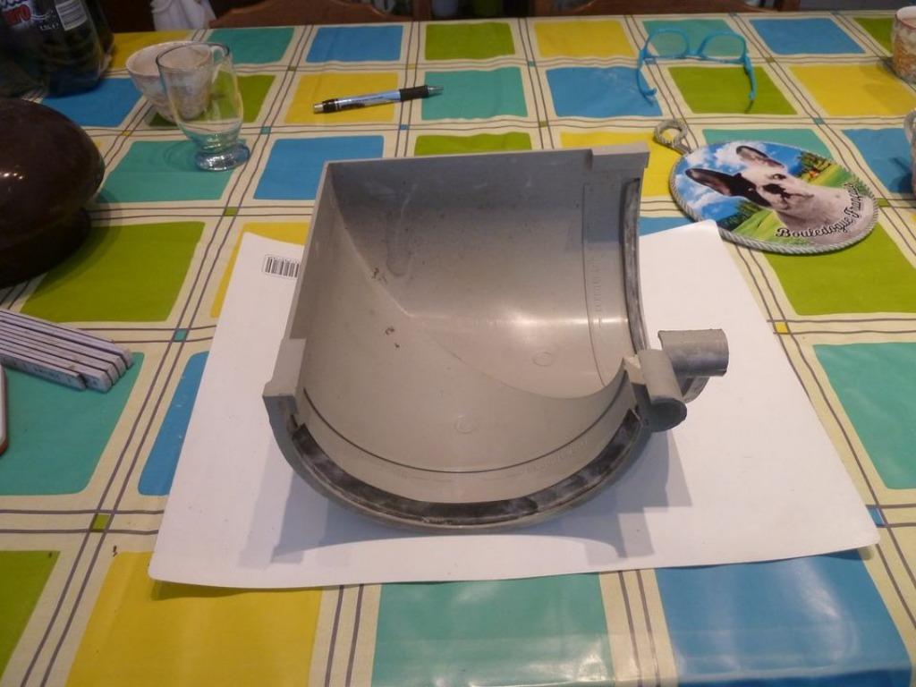 289. ANGLE POUR GOUTTIÈRE PVC DEMI-LUNE : Diamètre 160 : 20, Enlèvement, Comme neuf, Matériel