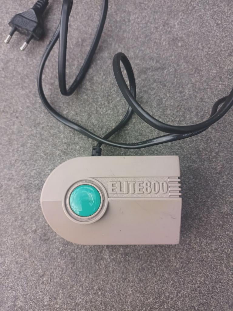 Aquarium airpomp Elite 800, Dieren en Toebehoren, Ophalen of Verzenden, Zo goed als nieuw