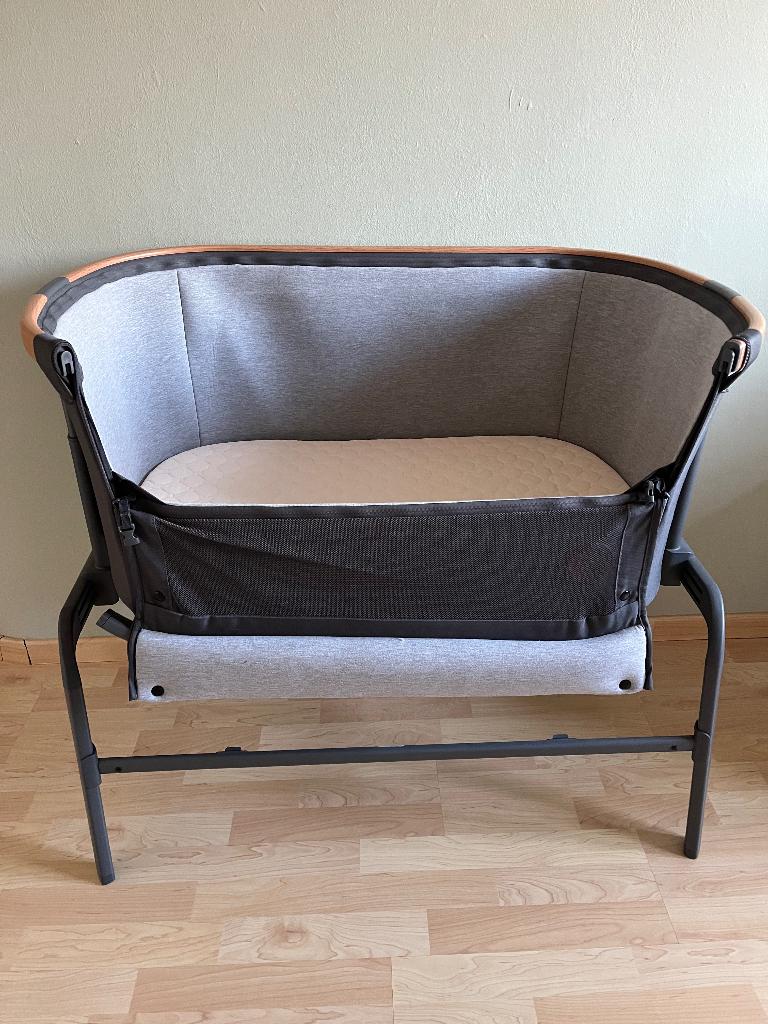 Co-sleeper ‘Maxi-cosi’ - Essential graphite, Kinderen en Baby's, Babywiegjes en Ledikanten, Ophalen, Zo goed als nieuw, Overige typen