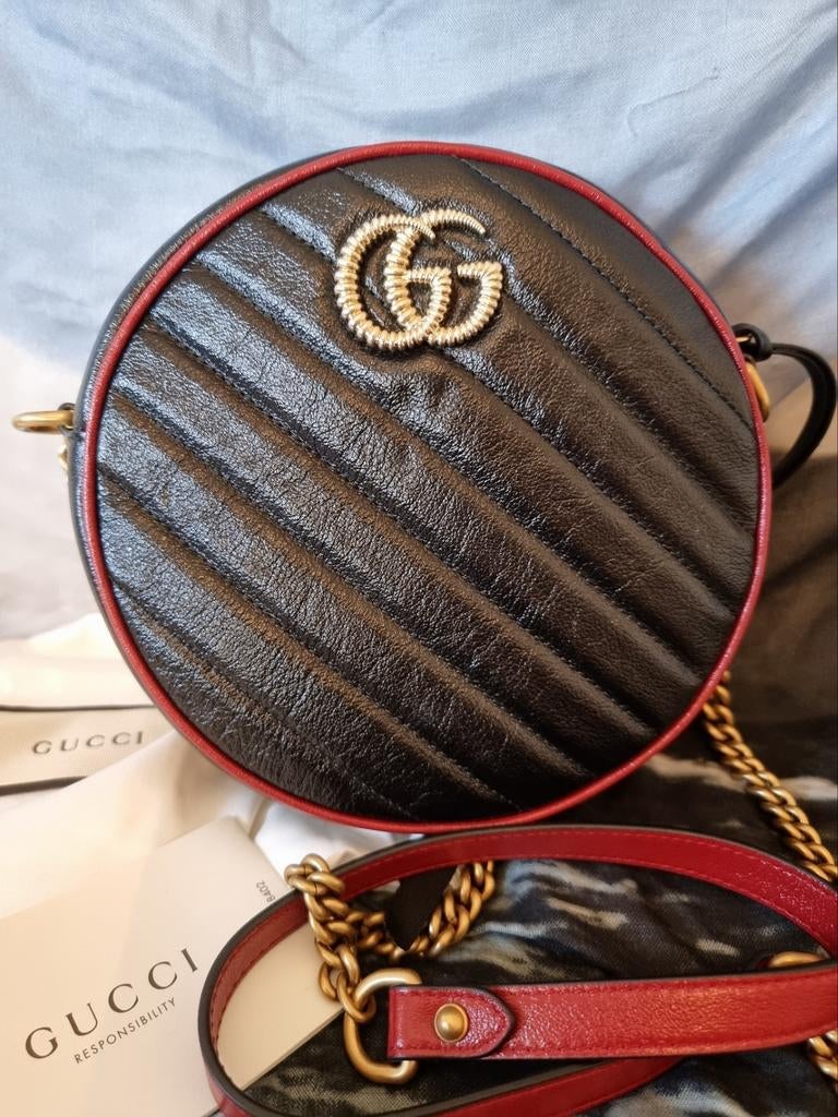 gucci GG marmont round leather crossbody bag, Handtassen en Accessoires, Ophalen, Zo goed als nieuw