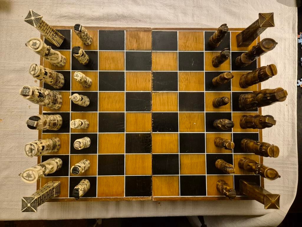 Bot/ Ivoren schaakbord, Collections, Broches, Pins & Badges, Enlèvement