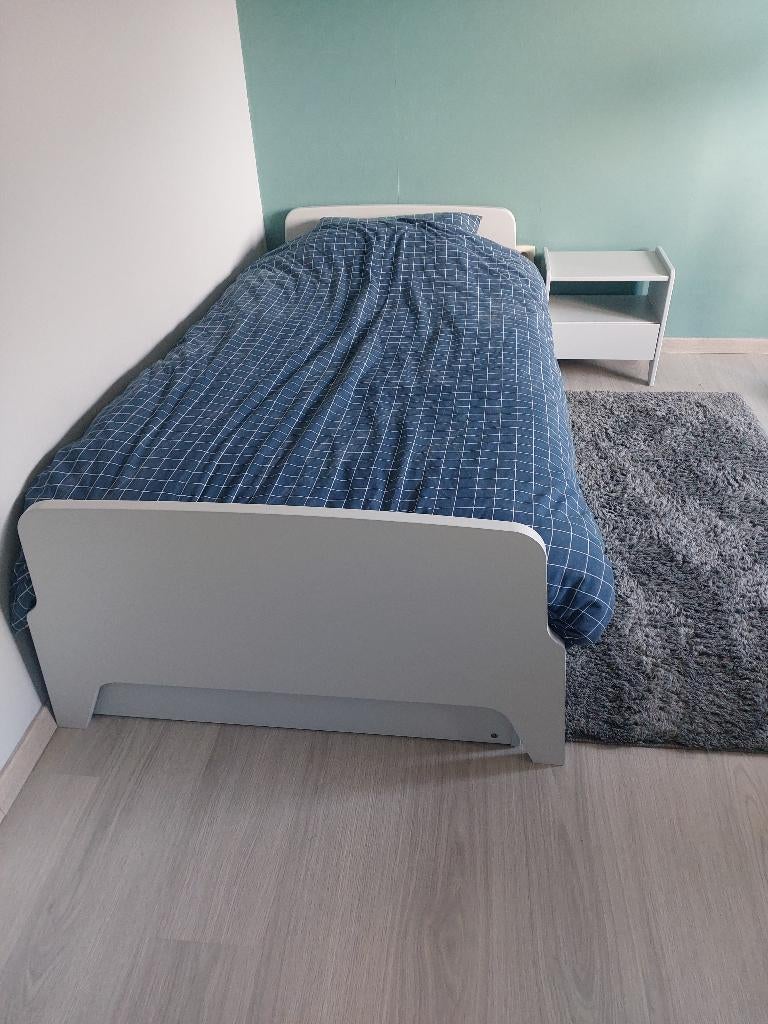 Eenpersoonsbed met nachtkastje, Huis en Inrichting, Ophalen, Eenpersoons, 190 cm of minder, Grijs