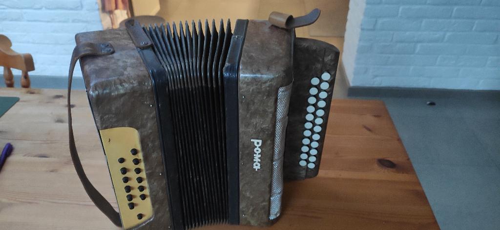 Accordeon Russisch (Rode Leger), Ophalen, Gebruikt, Knopaccordeon, Met riemen