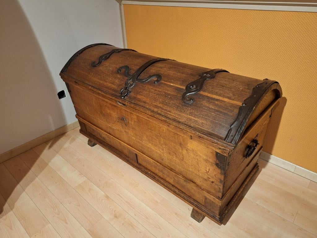 Coffre ancien en bois, Enlèvement, Chêne