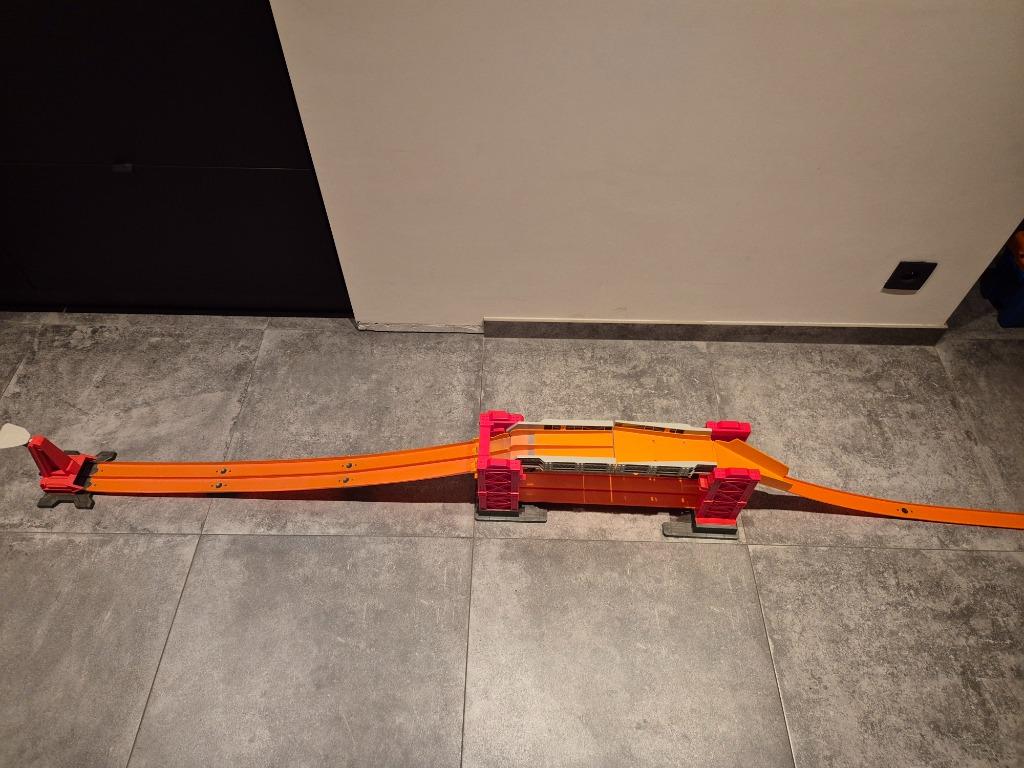 Hotwheels track builder - stunt bridge, Kinderen en Baby's, Speelgoed | Racebanen, Gebruikt, Racebaan, Elektrisch, Hot Wheels