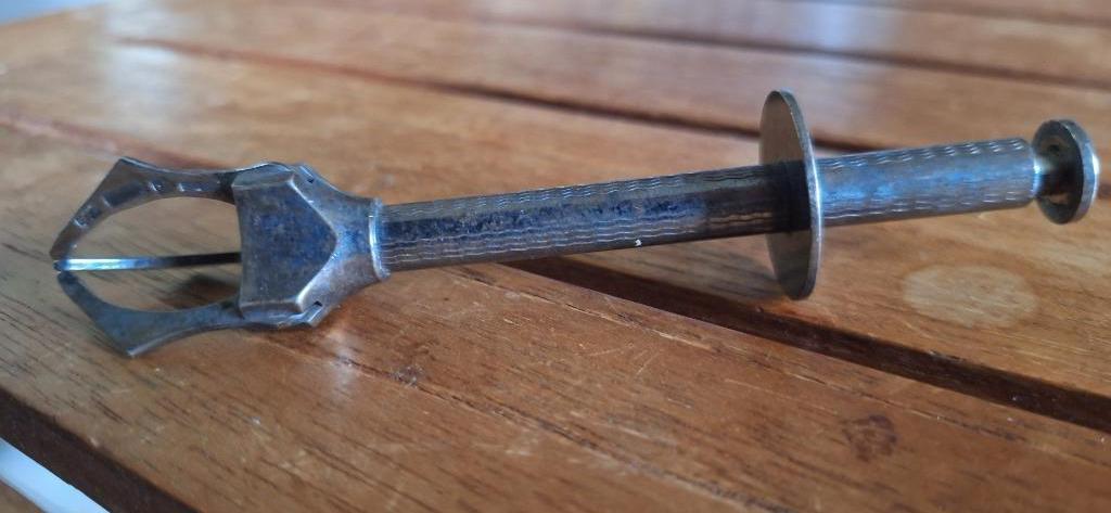 Pince à sucre ancienne en métal argenté., Enlèvement ou Envoi