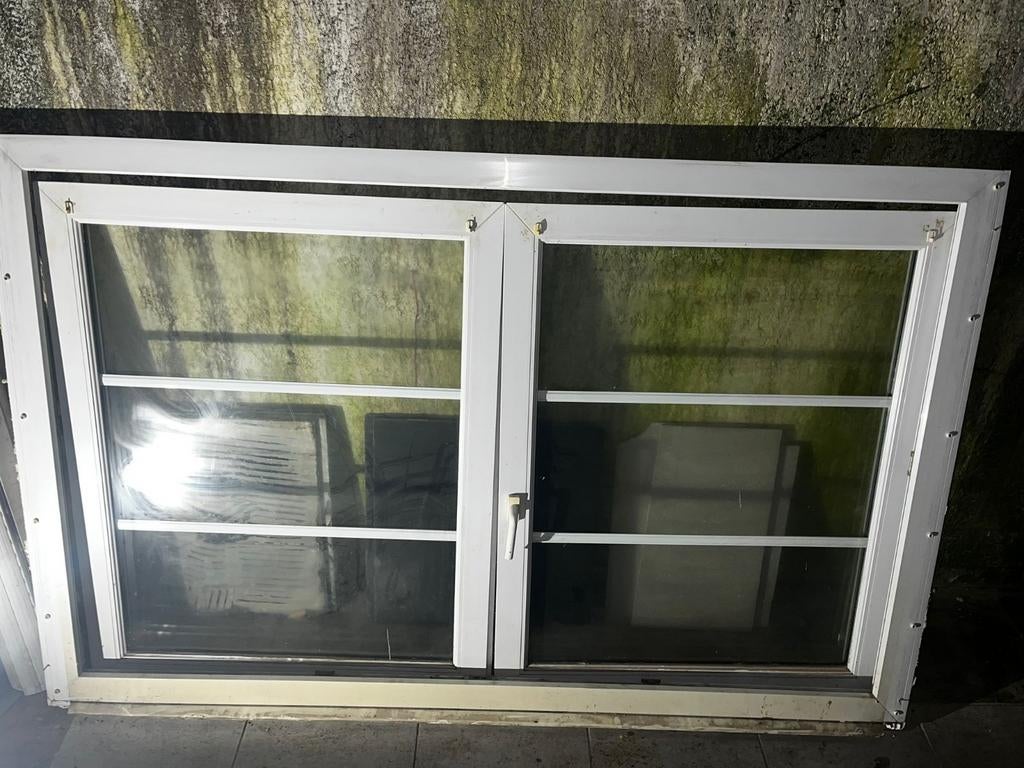 Grande fenêtre PVC double vitrage avec croisillons – COMPLÈT, Ophalen, Zo goed als nieuw