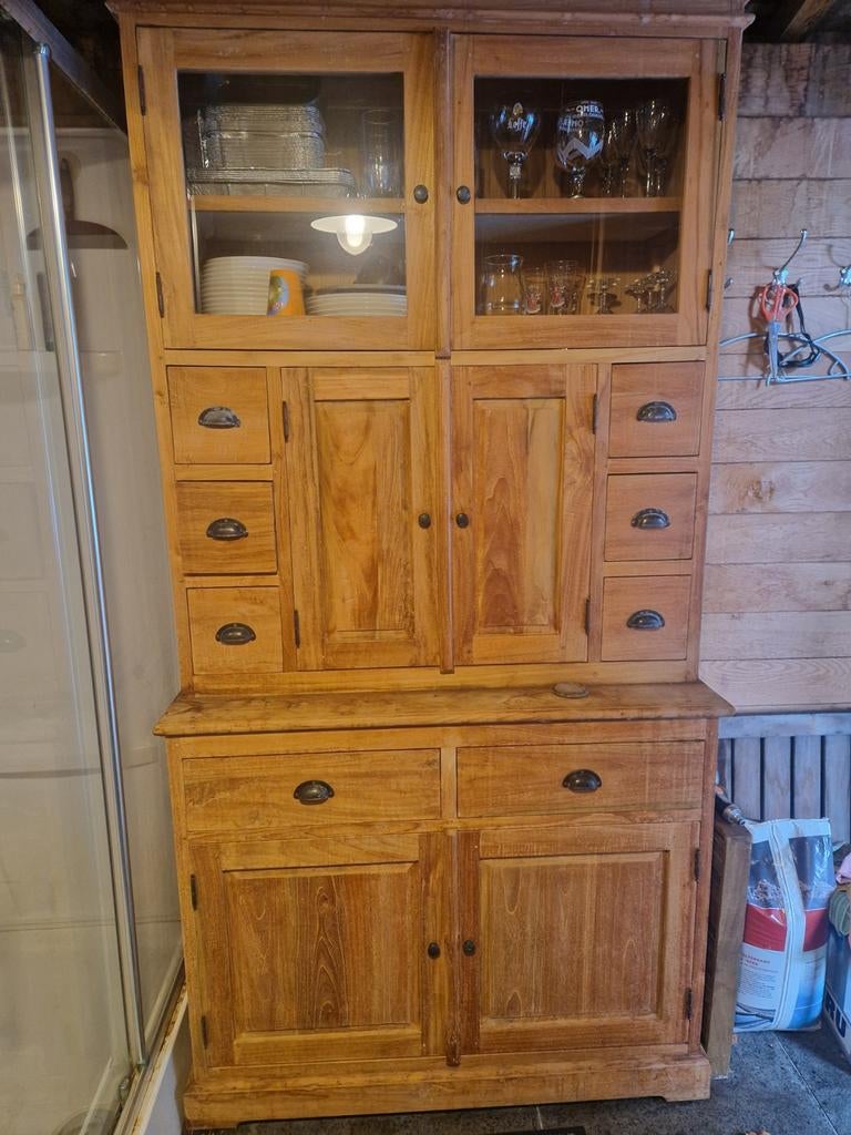 Vitrine en teck, Enlèvement