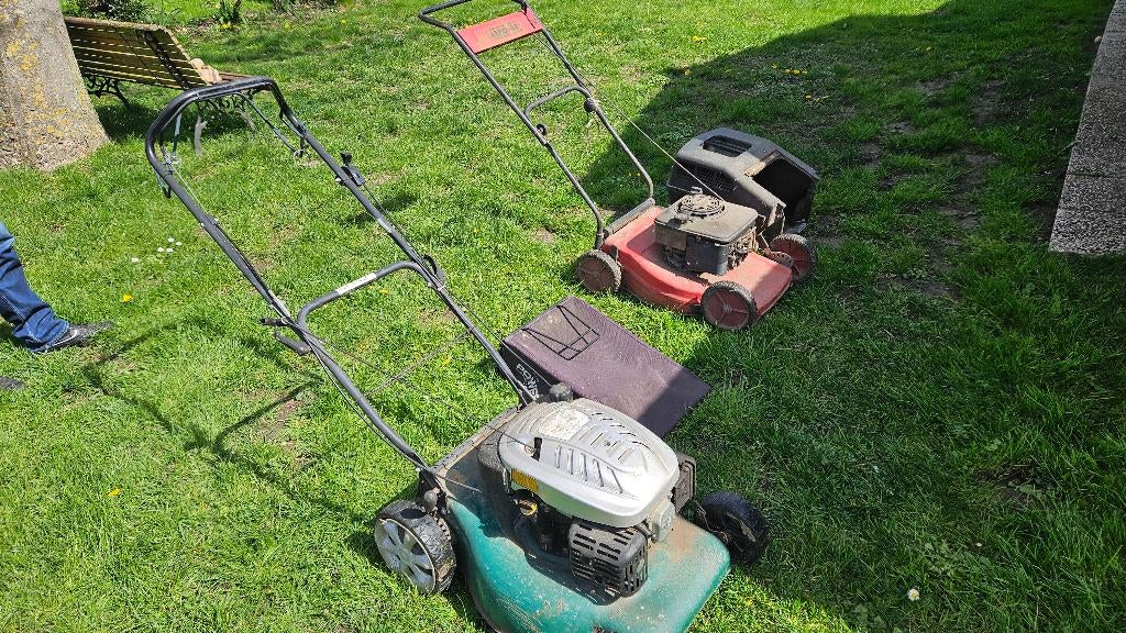 lot de 2 tondeuses à gazon essence, Jardin & Terrasse, Enlèvement, Utilisé, Tondeuses à gazon à essence