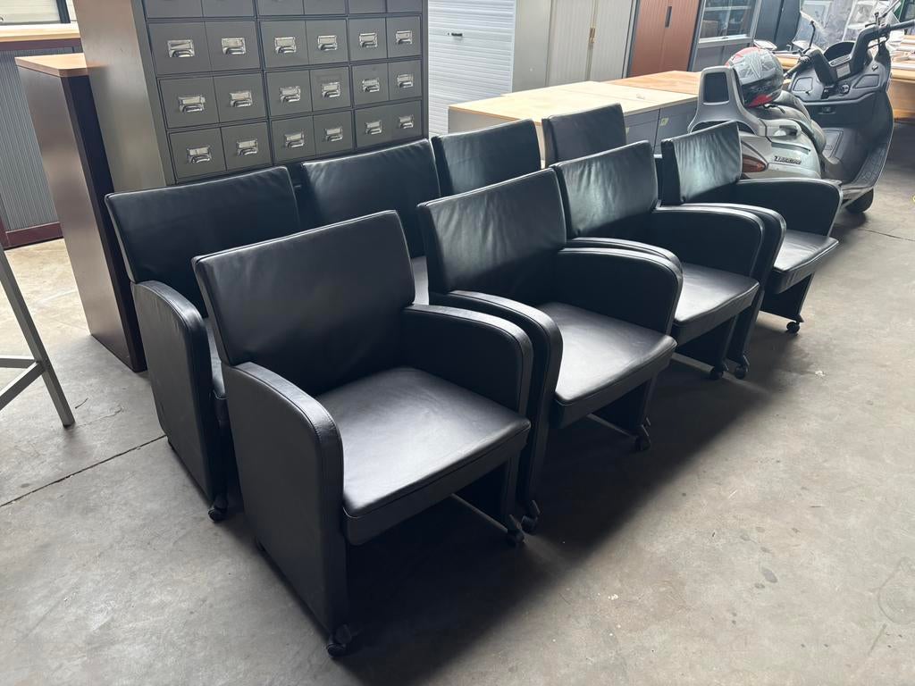 Armstoelen leder op wieltjes 8 Stuks Goede staat!, Huis en Inrichting, Ophalen, Zo goed als nieuw