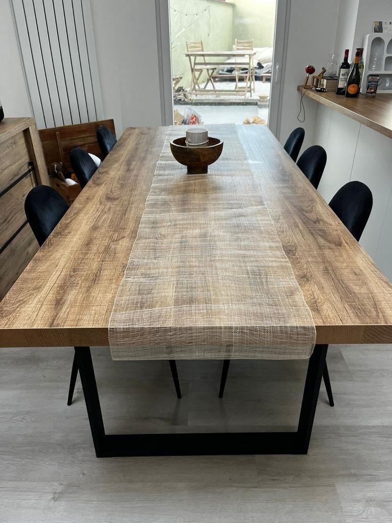 Salle à manger complète en contre-plaqué.