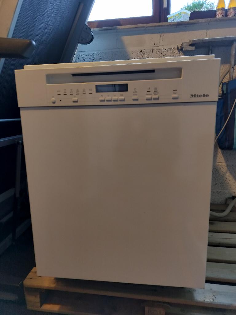 vaatwas Miele, Elektronische apparatuur, Vaatwasmachines, Ophalen, Zo goed als nieuw, Tussenbouw