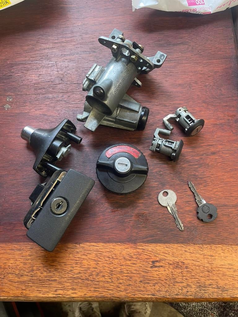 Een complete set sloten voor een BMW E30,, Auto-onderdelen, Ophalen, BMW