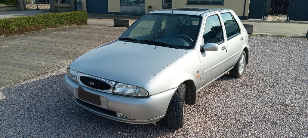 Ford Fiesta 1.3 benzine 1996, Auto's, Ford, Stof, 1242 cc, 4 cilinders, Handgeschakeld