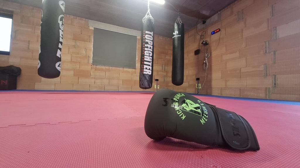 Kickbokstraining in Meeuwen - Kleine groepen - proefles moge, Ophalen, Nieuw, Bokszak