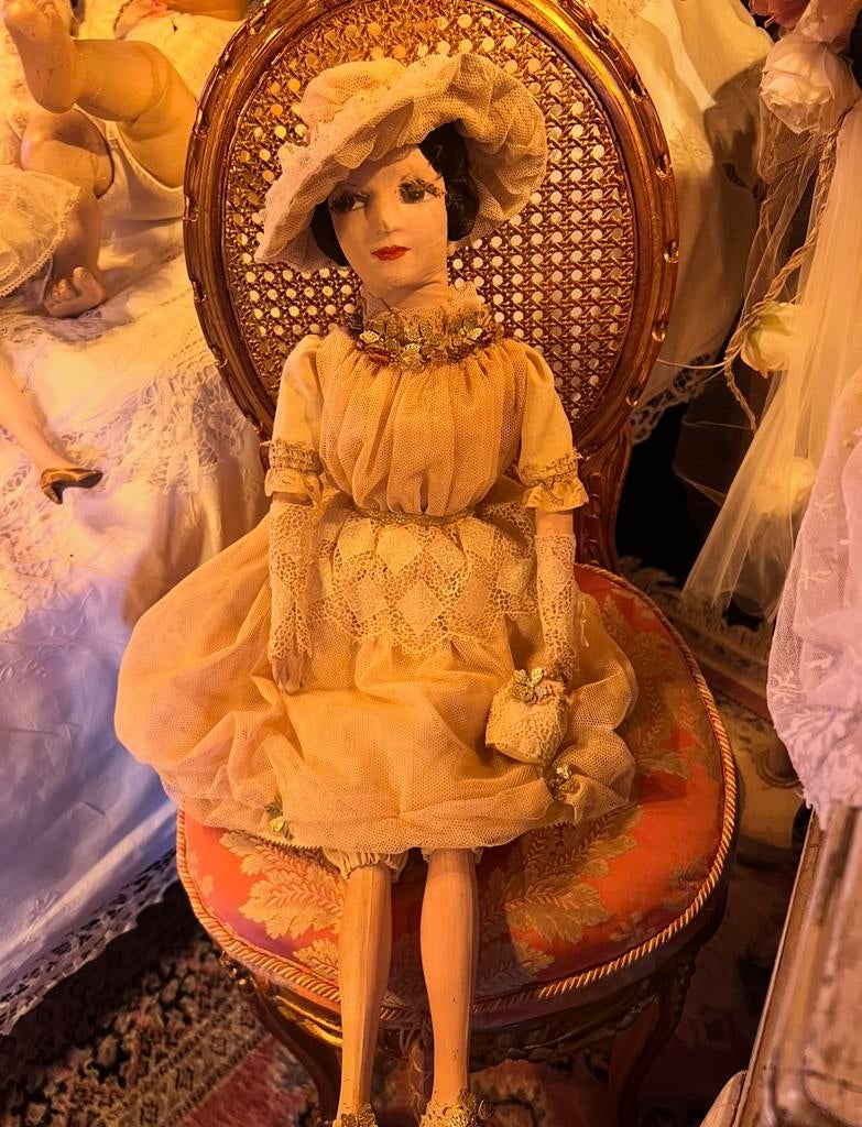 Antieke mooie dol volledig perfect in orde, Verzamelen, Poppen, Ophalen of Verzenden, Kleertjes