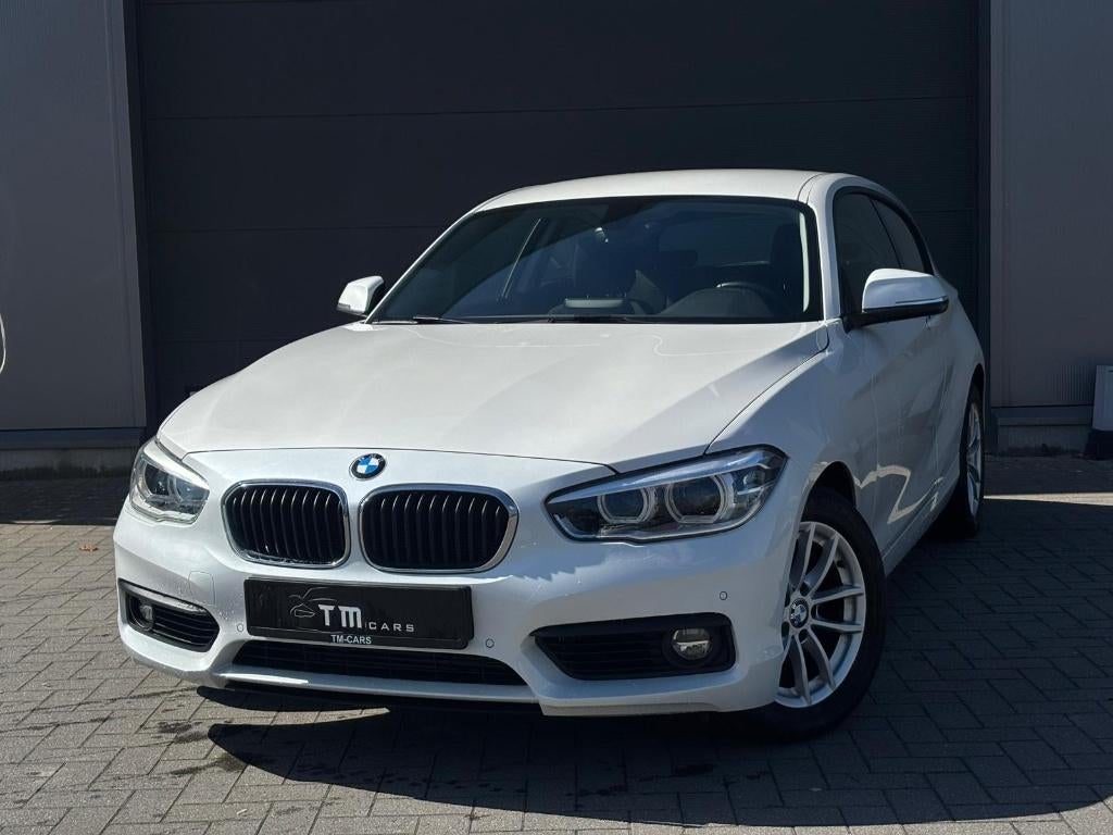 BMW 118I benzine automaat, Auto's, Wit, Bedrijf, 5 zetels, 3 cilinders