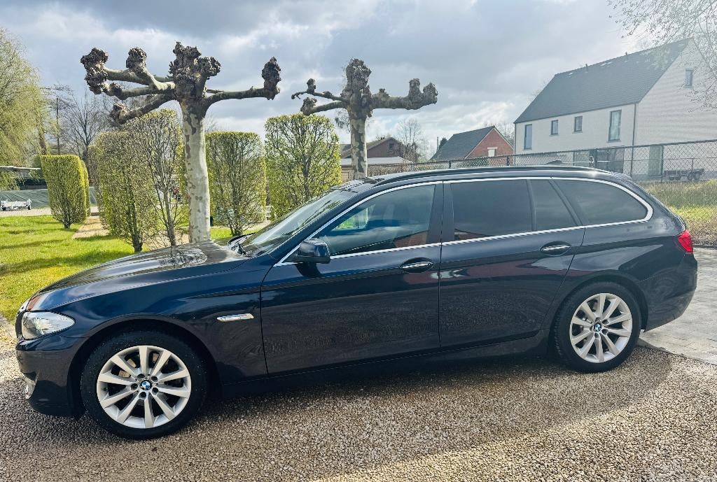 BELLE  BMW 520i, PANO, APPAREIL PHOTO, CUIR, Autos, BMW, Cuir, Euro 5, Entreprise, Carnet d'entretien
