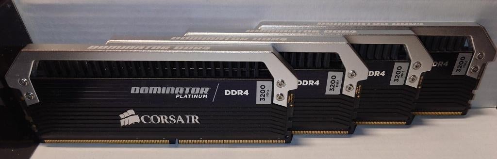 Corsair Dominator Platinum DDR4 (4x 8Go), 32 GB, DDR4, Comme neuf, Desktop
