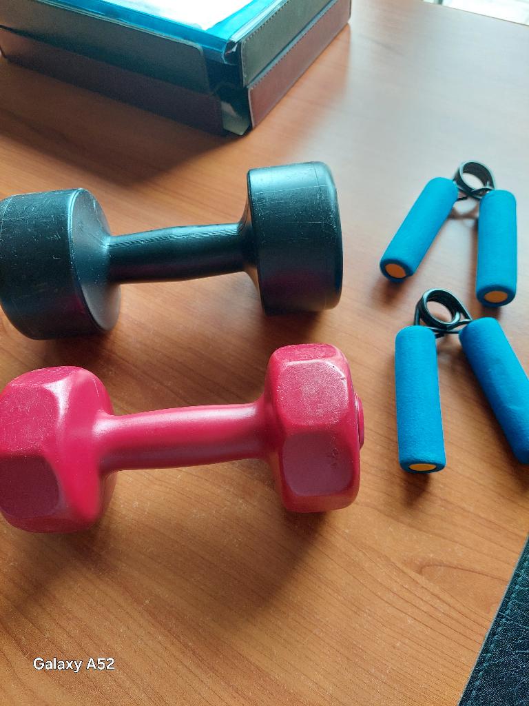 dumbbell Kettler 1,5 kg en dumbbell spalding 2 kg, Ophalen of Verzenden, Zo goed als nieuw, Rug, Dumbbell