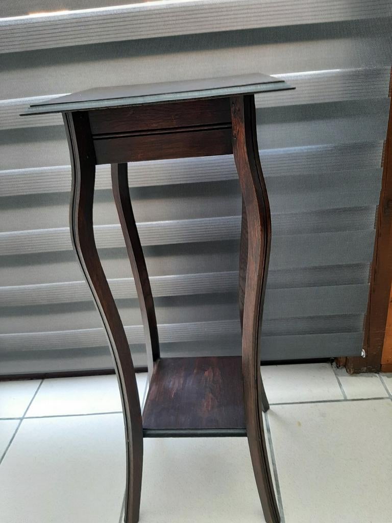 Table marron, Enlèvement