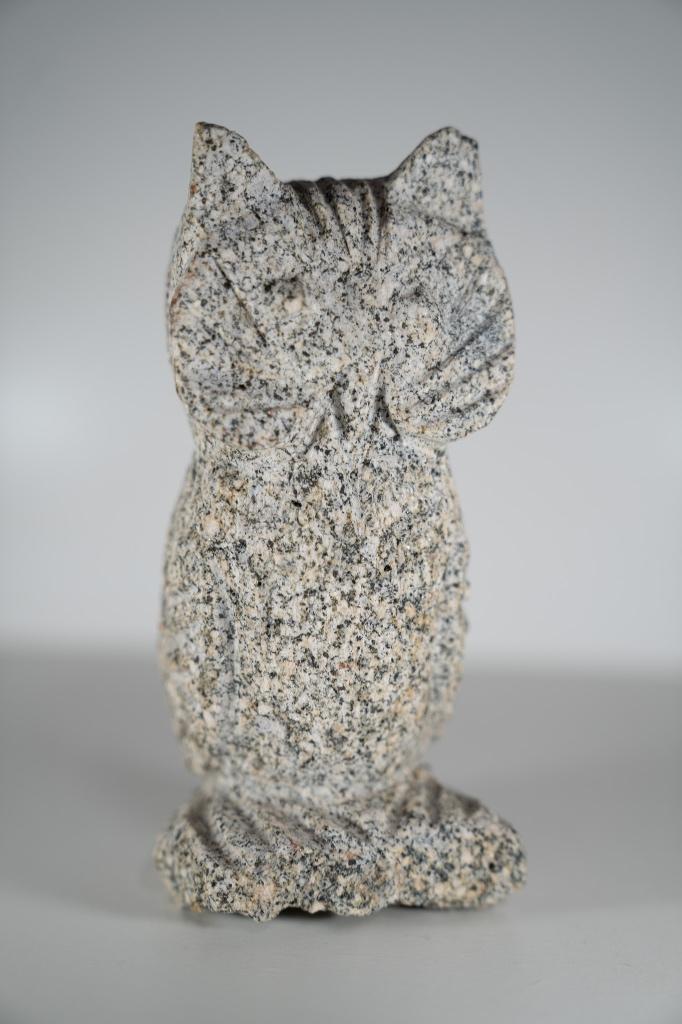 Chouette sculptée à la main en granit massif  16 cm (1,3 kg), Envoi, Comme neuf, Animal