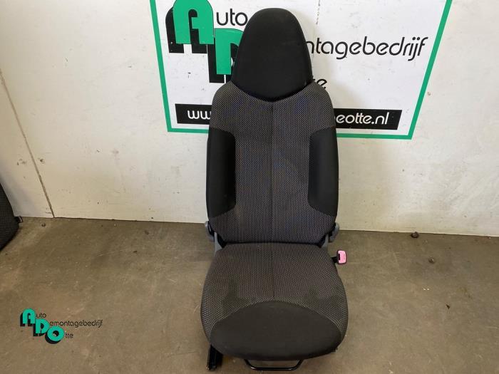 Stoel rechts van een Toyota Aygo (Aygo 08-), Auto-onderdelen, Interieur en Bekleding, Toyota, Gebruikt, 3 maanden garantie, Ophalen of Verzenden