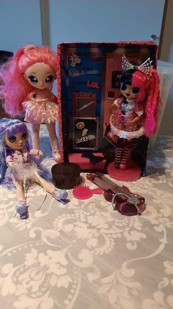 Grote LOL pop en 2 andere, Kinderen en Baby's, Speelgoed | Poppen, Ophalen of Verzenden, Zo goed als nieuw, Overige typen