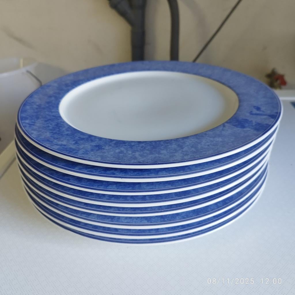 Lot de 8 assiettes plates bord bleu – très bon état, Enlèvement