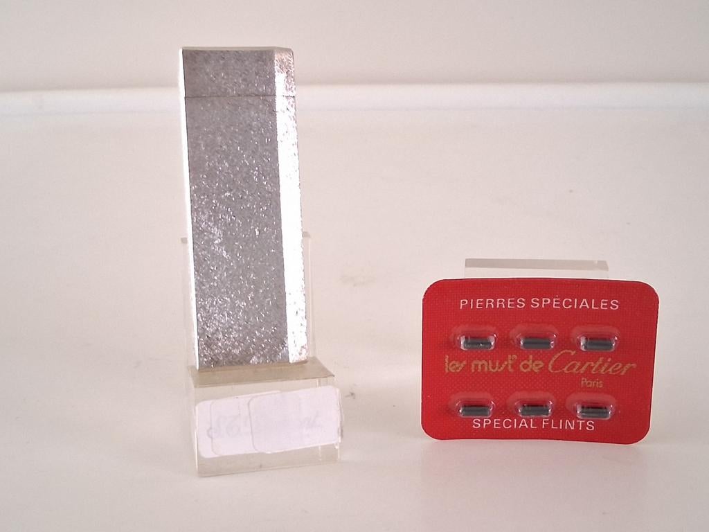 Dupont:Cartier Aansteker Verzilverd + Vuursteentjes ZGAN., Verzamelen, Ophalen of Verzenden, Zo goed als nieuw, Aansteker