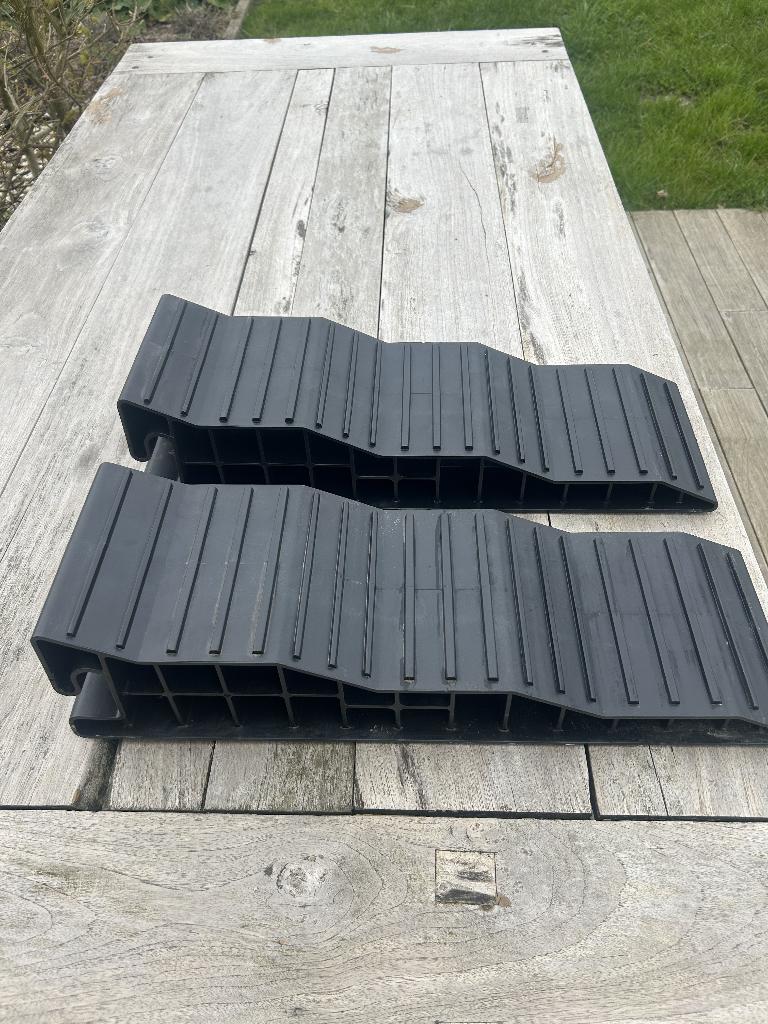 Oprijblokken 4, 7 & 10 cm hoog, Ophalen of Verzenden, Zo goed als nieuw