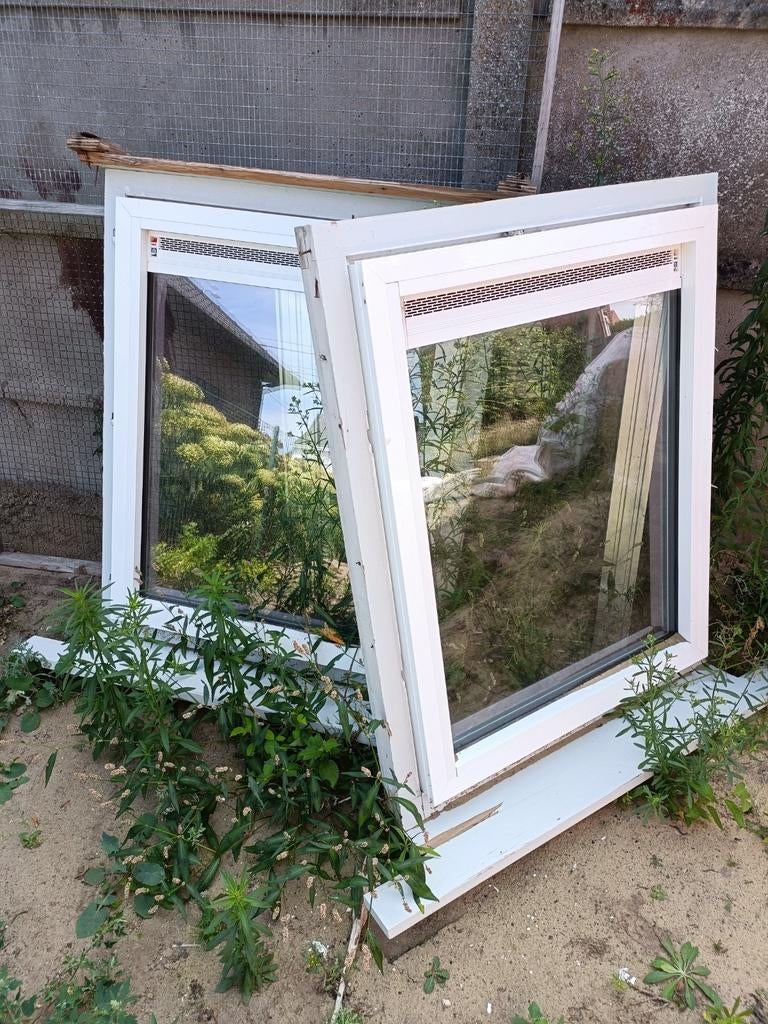 2 ramen met ventilatierooster, Enlèvement