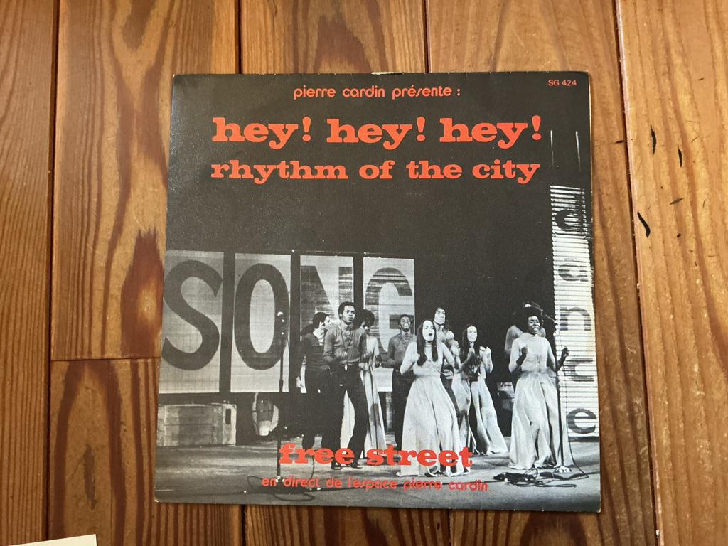 7” Free Street - hey!hey!hey!, Ophalen of Verzenden, Gebruikt