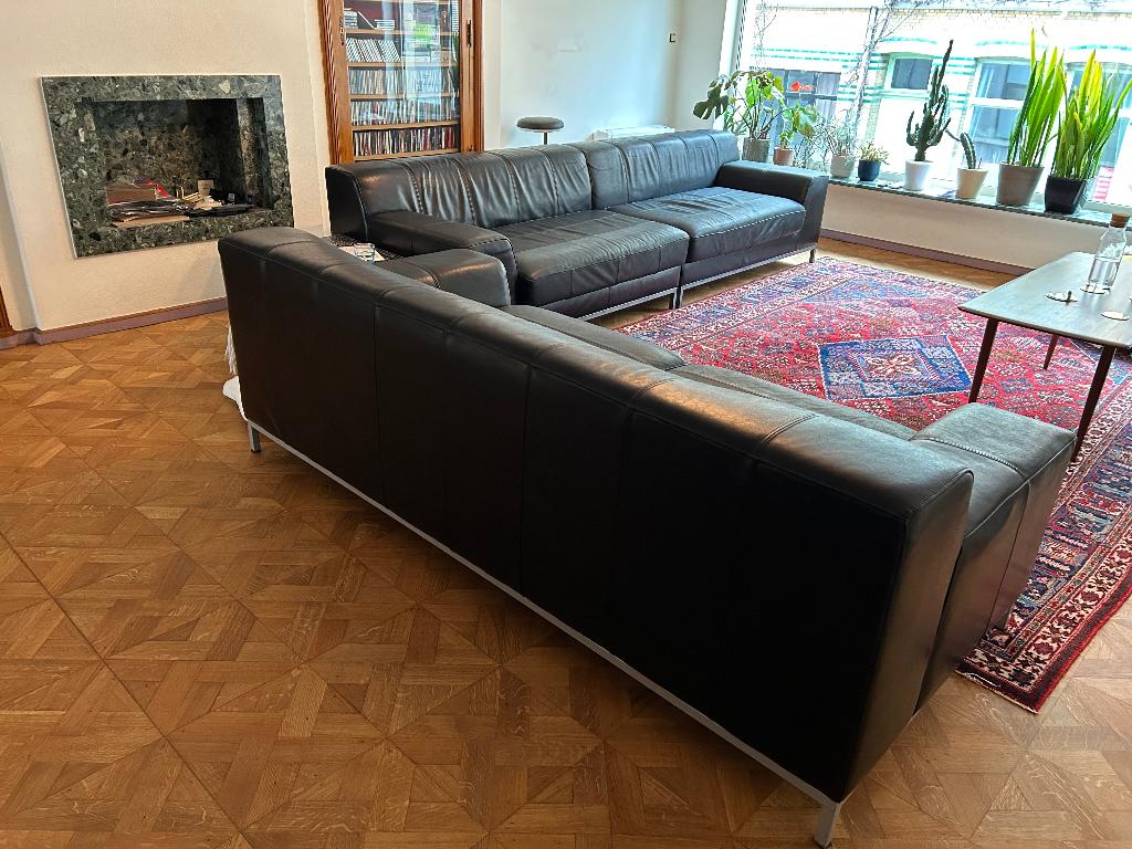 Deux canapés en cuir noir, Enlèvement, Quatre personnes ou plus, Banc droit, Cuir