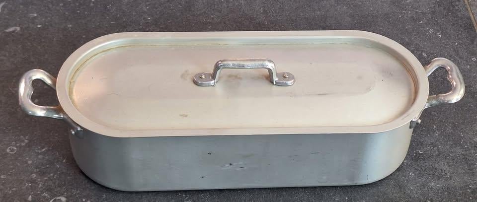 Jolie saumonière bon état, Huis en Inrichting, Keuken | Potten en Pannen, Ophalen of Verzenden, Gebruikt, Aluminium, Pot, Bus of Blik
