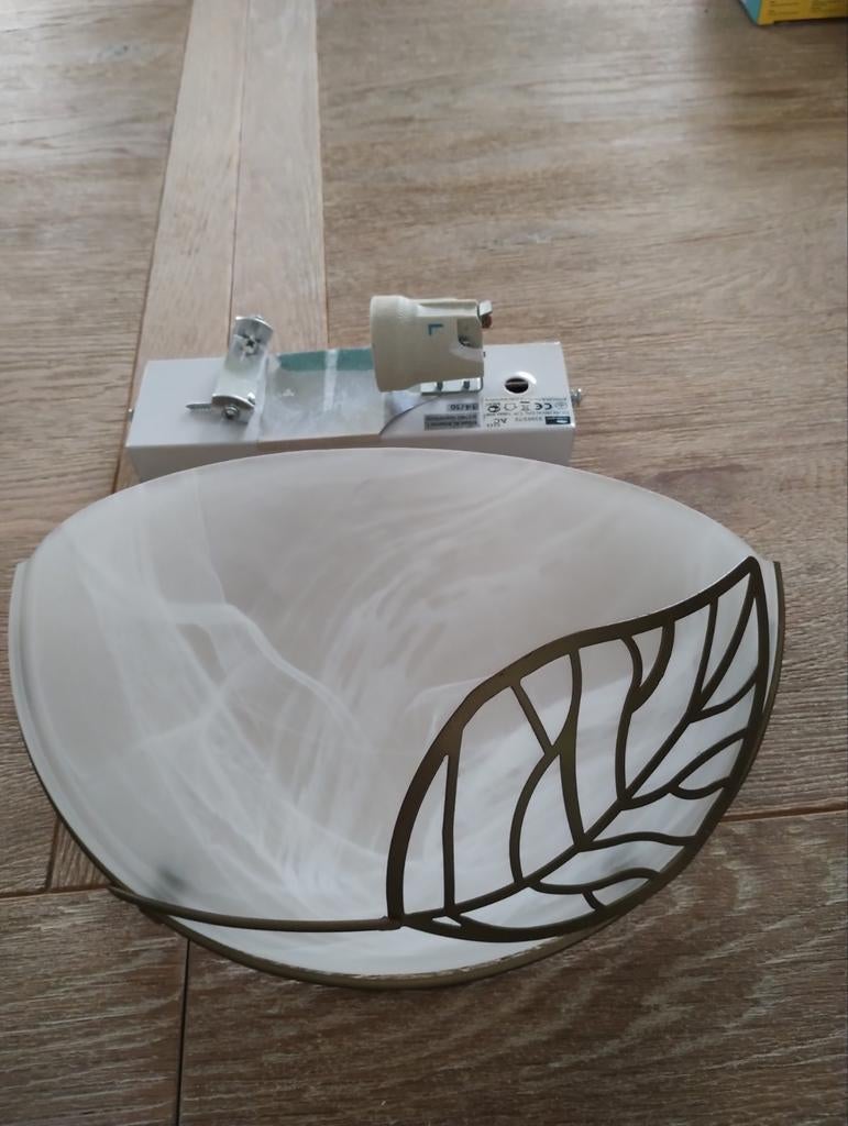 Très belle lampe murale.
3 pièces disponibles., Enlèvement