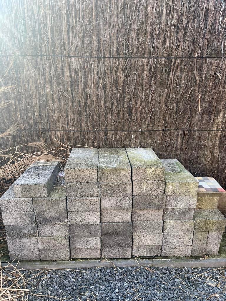 Volle betonblok  39/09/19, Tuin en Terras, Ophalen, Zo goed als nieuw