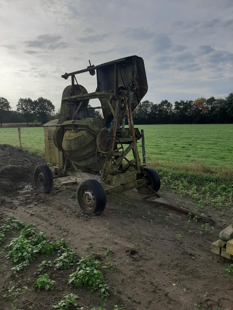Grote betonmolen, Ophalen