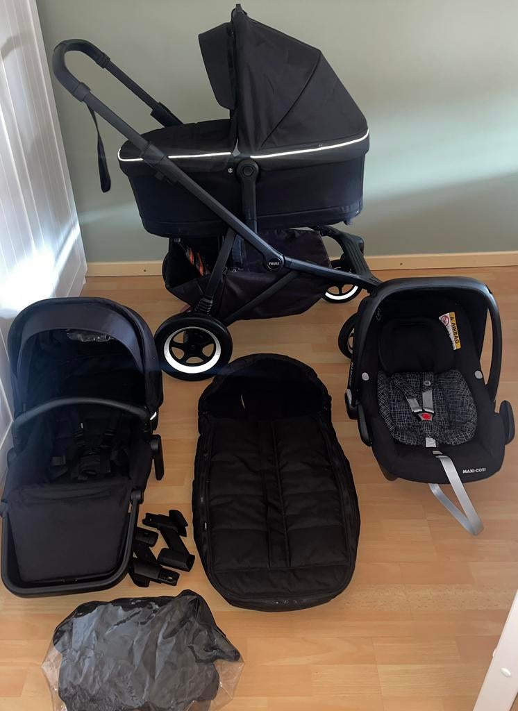 Thule Sleek 4-en-1 noir minuit sur noir + ISOfix, Enfants & Bébés, Poussettes & Combinaisons, Comme neuf, Poussette, Enlèvement