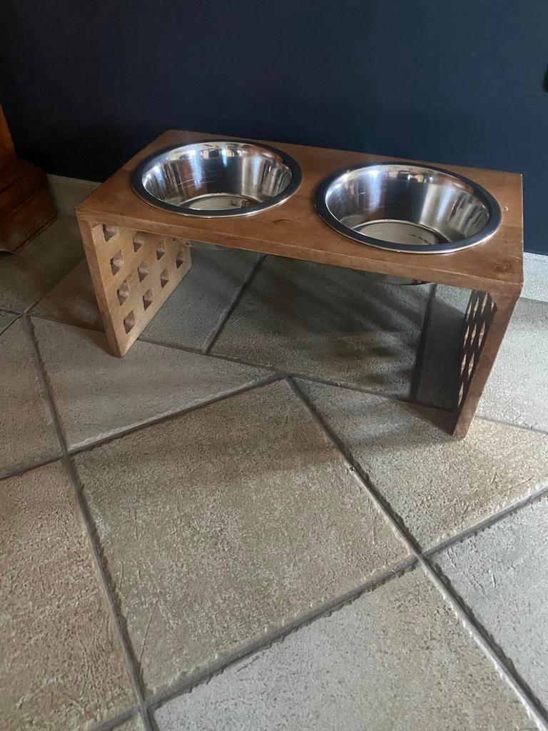 Hondenvorbak op houten staander, Ophalen, Zo goed als nieuw