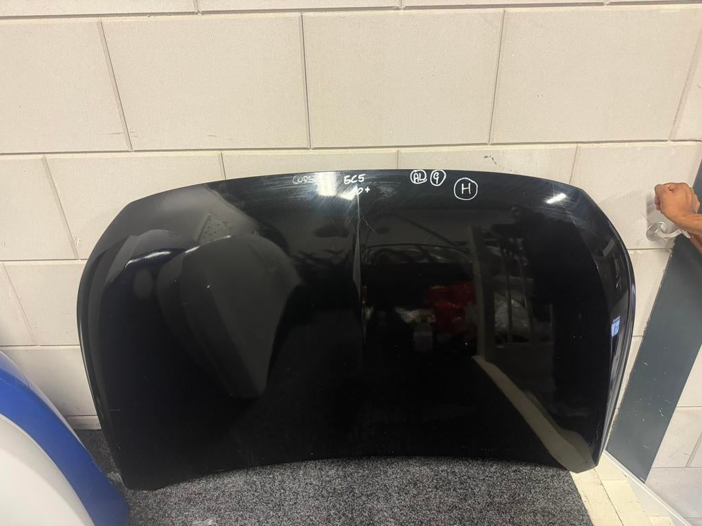 Capot de l'Opel Corsa F, Enlèvement, Opel, Capot moteur