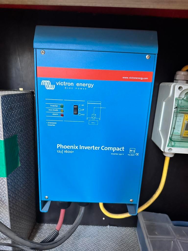 Victron energy phoenix inverter compact, Ophalen, Zo goed als nieuw