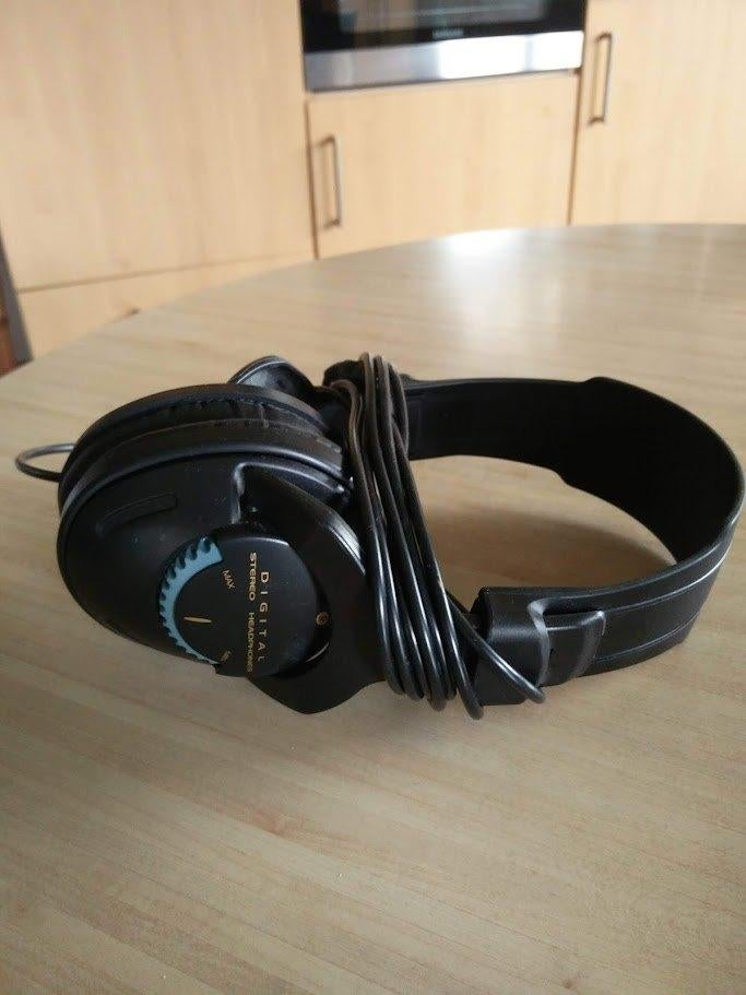 Hoofdtelefoon.  2x., Ophalen of Verzenden, Zo goed als nieuw