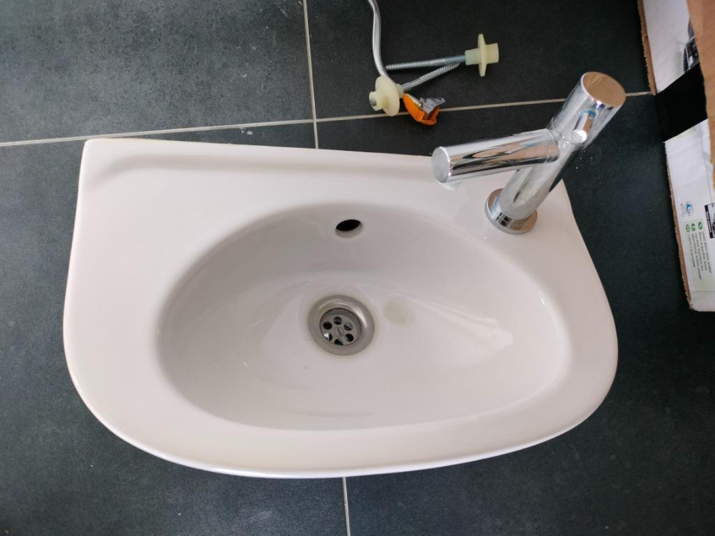 Handwasbakje Saval en kraan 2 stuks, Ophalen, Zo goed als nieuw, Inox, Kraan