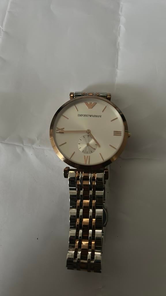 montre  Emporio Armani élégant conçu pr hommes et les femmes, Autres marques, Enlèvement ou Envoi, Acier, Autres matériaux