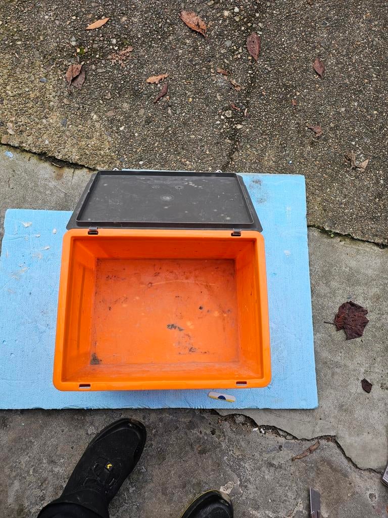 Borg 2 gereedschap bakken in goede staat., Ophalen of Verzenden