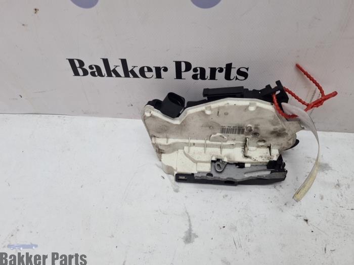 Serrure portière mécanique 4portes avant droite d'un Volks, -, Volkswagen, -, 3 mois de garantie