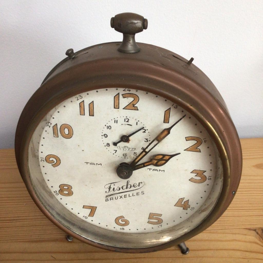 Ancien reveil en cuivre tam tam Fischer de Bruxelles, Antiquités & Art, Enlèvement