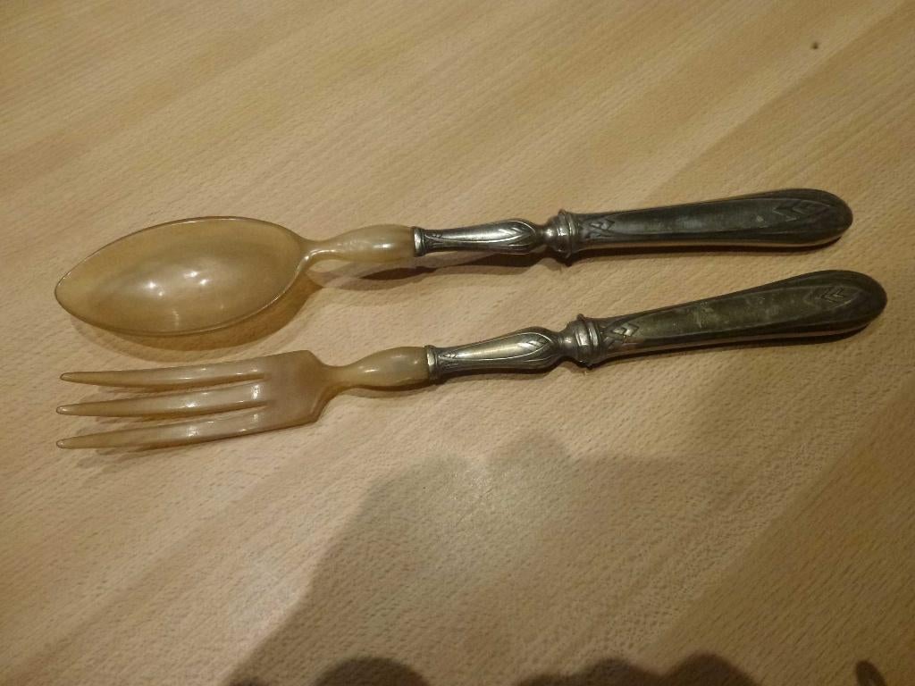 couverts anciens à salade , pince, palette, spatule, Maison & Meubles, Enlèvement ou Envoi, Utilisé, Métal, Dessus de la table